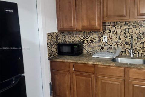 Villa ou maison à louer à Miami, Floride: 3 chambres, 144.93 m2 № 1846113 - photo 19