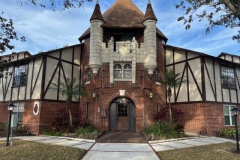 Condo in Orlando, Florida, 2 bedrooms  № 1570798 - photo 1