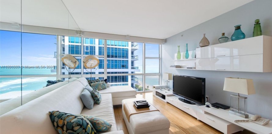 Condo in Miami Beach, Florida, 2 bedrooms  № 1951676