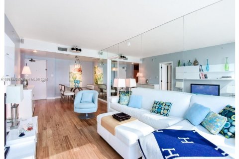 Condo in Miami Beach, Florida, 2 bedrooms  № 1951676 - photo 4