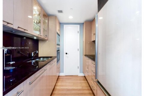 Condo in Miami Beach, Florida, 2 bedrooms  № 1951676 - photo 5