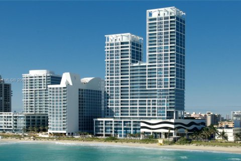 Condo in Miami Beach, Florida, 2 bedrooms  № 1951676 - photo 11