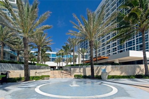 Condo in Miami Beach, Florida, 2 bedrooms  № 1951676 - photo 17