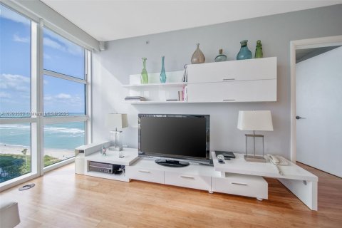 Condo in Miami Beach, Florida, 2 bedrooms  № 1951676 - photo 2