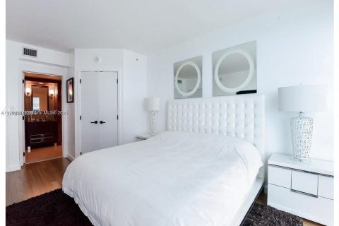 Condo in Miami Beach, Florida, 2 bedrooms  № 1951676 - photo 8