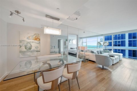 Condo in Miami Beach, Florida, 2 bedrooms  № 1951676 - photo 3