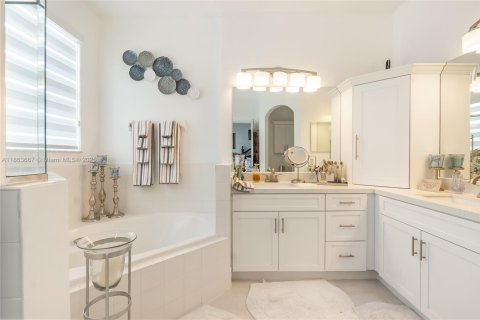 Townhouse in Miami, Florida 3 bedrooms, 161 sq.m. № 1891701 - photo 18