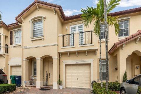 Townhouse in Miami, Florida 3 bedrooms, 161 sq.m. № 1891701 - photo 1