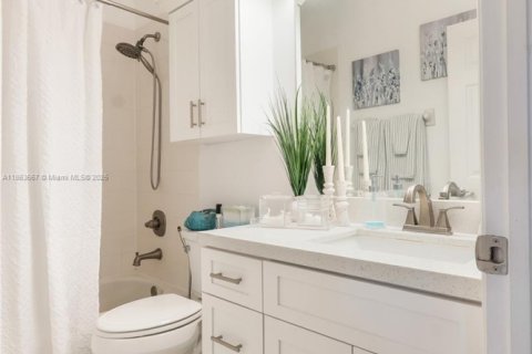 Townhouse in Miami, Florida 3 bedrooms, 161 sq.m. № 1891701 - photo 22