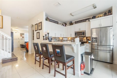 Townhouse in Miami, Florida 3 bedrooms, 161 sq.m. № 1891701 - photo 5