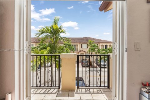 Townhouse in Miami, Florida 3 bedrooms, 161 sq.m. № 1891701 - photo 30