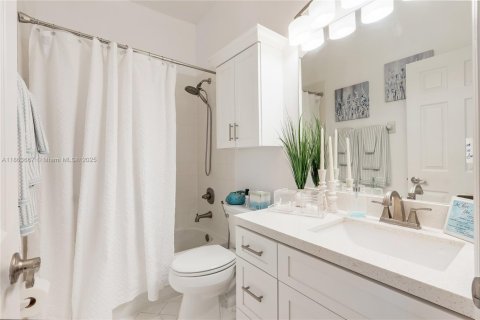 Townhouse in Miami, Florida 3 bedrooms, 161 sq.m. № 1891701 - photo 23