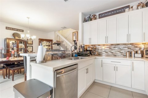 Townhouse in Miami, Florida 3 bedrooms, 161 sq.m. № 1891701 - photo 7