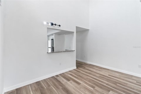 Condo in Englewood, Florida, 2 bedrooms  № 1313381 - photo 5
