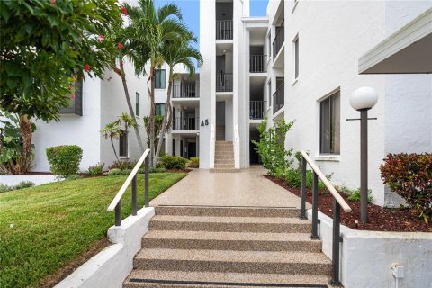 Condo in Englewood, Florida, 2 bedrooms  № 1313381 - photo 2