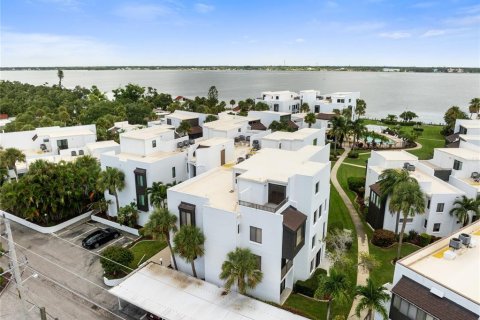 Condo in Englewood, Florida, 2 bedrooms  № 1313381 - photo 1
