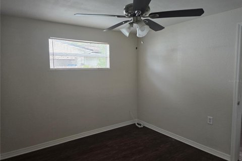 House in Saint Petersburg, Florida 4 bedrooms, 114.73 sq.m. № 1680013 - photo 12
