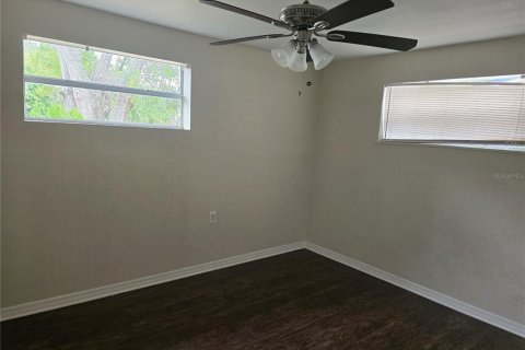 House in Saint Petersburg, Florida 4 bedrooms, 114.73 sq.m. № 1680013 - photo 15