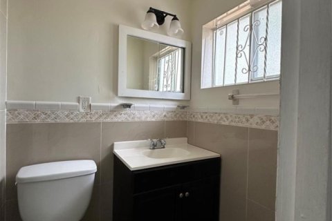 Villa ou maison à louer à Miami Gardens, Floride: 3 chambres, 170.29 m2 № 2423220 - photo 25