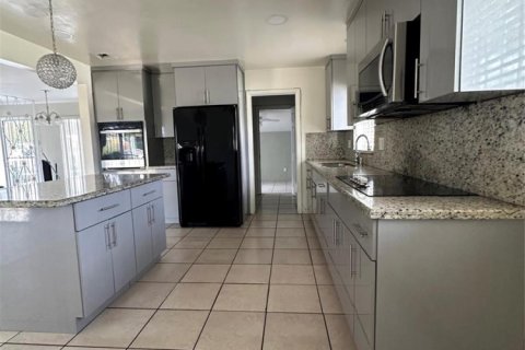 Villa ou maison à louer à Miami Gardens, Floride: 3 chambres, 170.29 m2 № 2423220 - photo 18