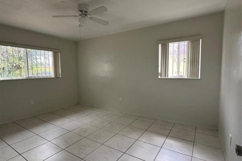 Villa ou maison à louer à Miami Gardens, Floride: 3 chambres, 170.29 m2 № 2423220 - photo 19