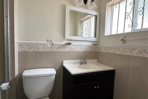 Villa ou maison à louer à Miami Gardens, Floride: 3 chambres, 170.29 m2 № 2423220 - photo 9