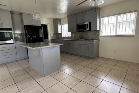 Villa ou maison à louer à Miami Gardens, Floride: 3 chambres, 170.29 m2 № 2423220 - photo 14