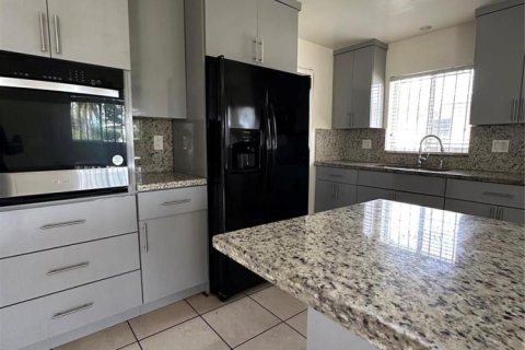 Villa ou maison à louer à Miami Gardens, Floride: 3 chambres, 170.29 m2 № 2423220 - photo 4