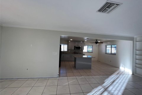 Villa ou maison à louer à Miami Gardens, Floride: 3 chambres, 170.29 m2 № 2423220 - photo 12