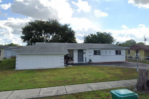 Villa ou maison à Miami Gardens, Floride 3 chambres, 170.29 m2 № 2423220