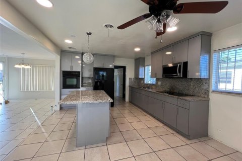 Villa ou maison à louer à Miami Gardens, Floride: 3 chambres, 170.29 m2 № 2423220 - photo 11