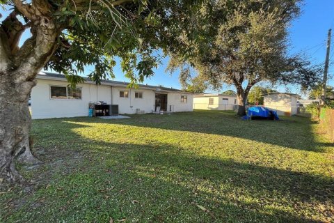Villa ou maison à louer à Miami Gardens, Floride: 3 chambres, 170.29 m2 № 2423220 - photo 10