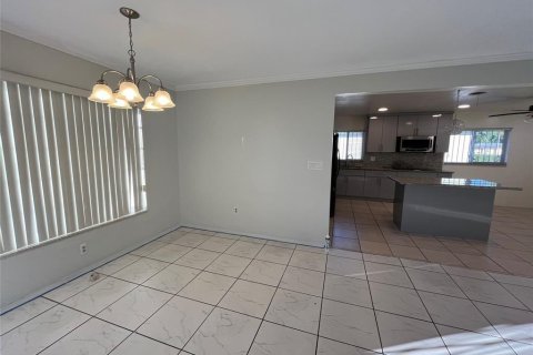 Villa ou maison à louer à Miami Gardens, Floride: 3 chambres, 170.29 m2 № 2423220 - photo 13
