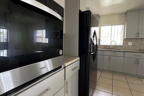 Villa ou maison à louer à Miami Gardens, Floride: 3 chambres, 170.29 m2 № 2423220 - photo 23