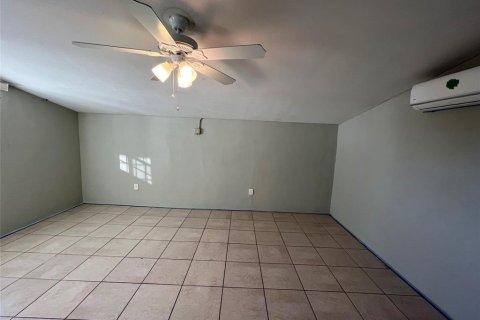 Villa ou maison à louer à Miami Gardens, Floride: 3 chambres, 170.29 m2 № 2423220 - photo 2