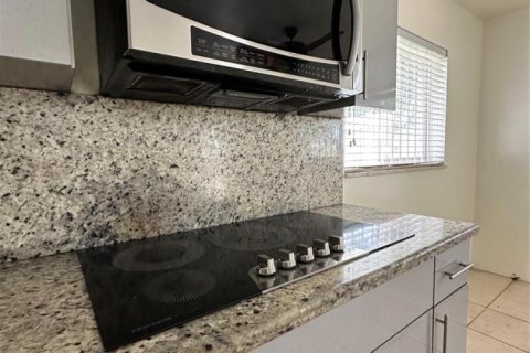 Villa ou maison à louer à Miami Gardens, Floride: 3 chambres, 170.29 m2 № 2423220 - photo 6