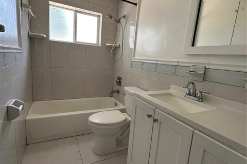 Villa ou maison à louer à Miami Gardens, Floride: 3 chambres, 170.29 m2 № 2423220 - photo 8