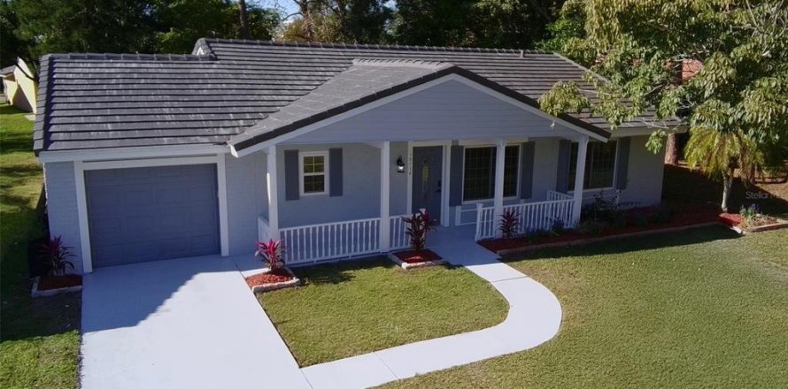 House in Orlando, Florida 3 bedrooms, 156.45 sq.m. № 1565534