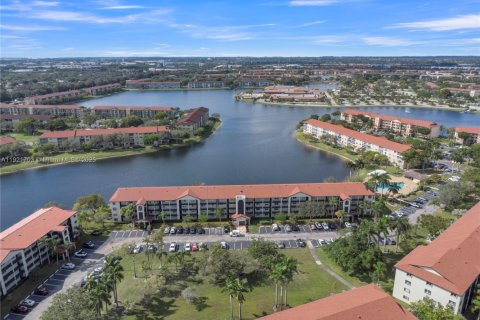 Condo in Pembroke Pines, Florida, 2 bedrooms № 1975836 - photo 24
