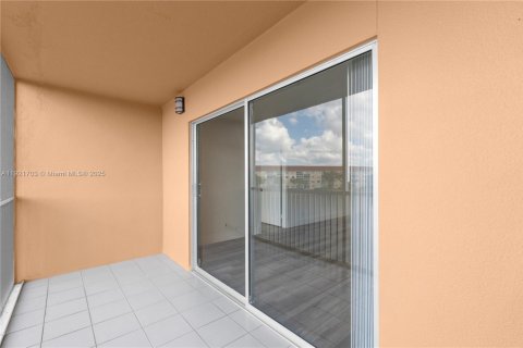 Condo in Pembroke Pines, Florida, 2 bedrooms № 1975836 - photo 28