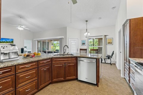 House in Sarasota, Florida 4 bedrooms, 219.25 sq.m. № 1904766 - photo 12