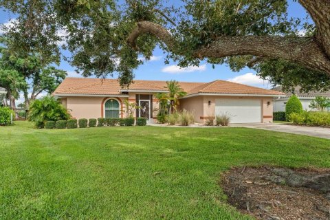 House in Sarasota, Florida 4 bedrooms, 219.25 sq.m. № 1904766 - photo 1