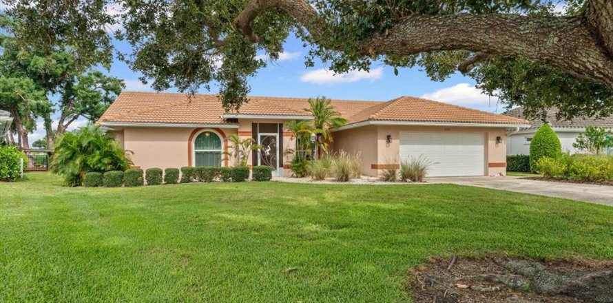House in Sarasota, Florida 4 bedrooms, 219.25 sq.m. № 1904766