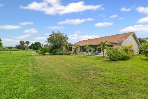 House in Sarasota, Florida 4 bedrooms, 219.25 sq.m. № 1904766 - photo 5