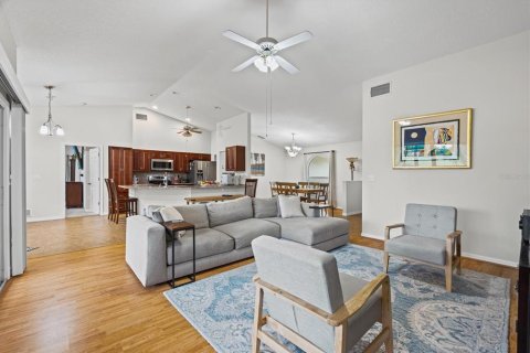 House in Sarasota, Florida 4 bedrooms, 219.25 sq.m. № 1904766 - photo 14