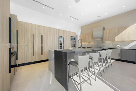 Casa en alquiler en North Miami Beach, Florida, 5 dormitorios, 510.22 m2 № 2076994 - foto 13