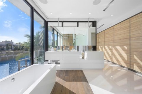 Casa en alquiler en North Miami Beach, Florida, 5 dormitorios, 510.22 m2 № 2076994 - foto 24