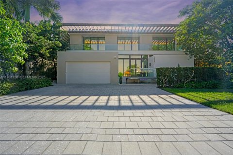 Villa ou maison à North Miami Beach, Floride 5 chambres, 510.22 m2 № 2076994
