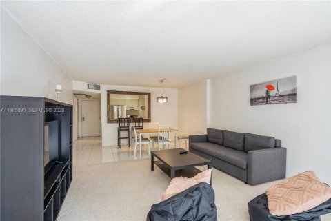 Condo in Aventura, Florida, 1 bedroom № 2026898 - photo 11