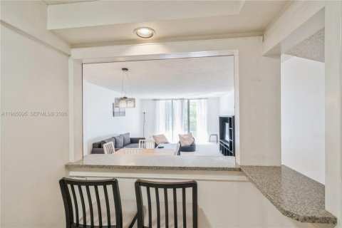Condo in Aventura, Florida, 1 bedroom № 2026898 - photo 16
